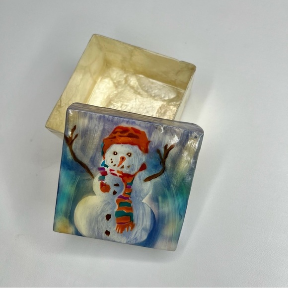 Capiz Shell Trinket Box, 3", Snowman, Hand Painted - Picture 4 of 9